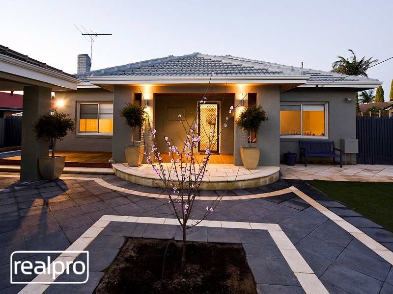 32 Cloister Avenue, Manning WA 6152