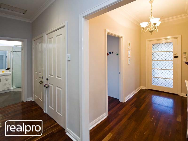 32 Cloister Avenue, Manning WA 6152