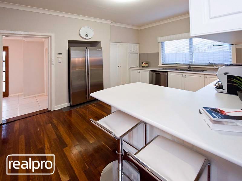 32 Cloister Avenue, Manning WA 6152