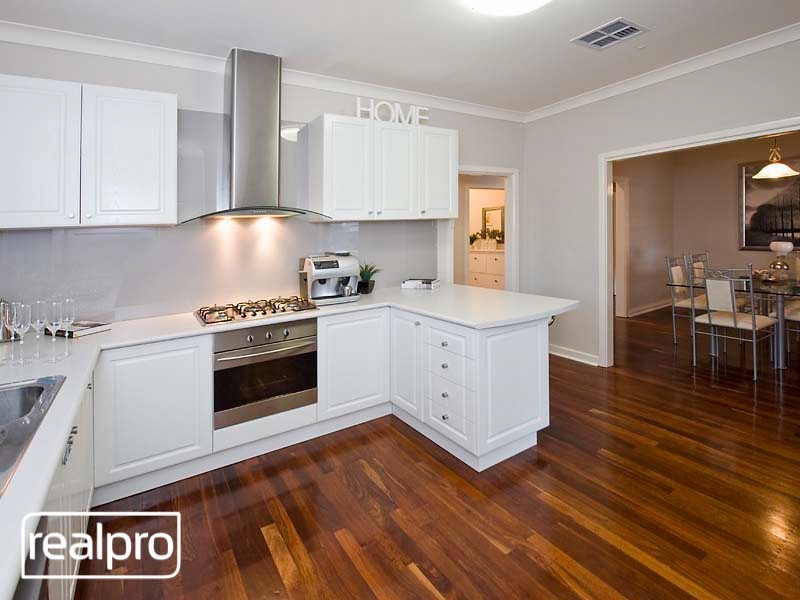 32 Cloister Avenue, Manning WA 6152