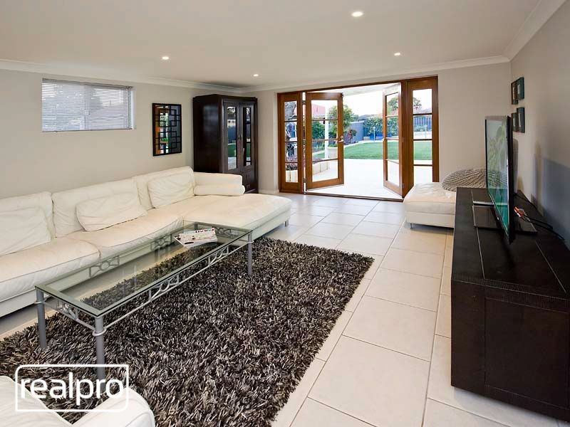 32 Cloister Avenue, Manning WA 6152