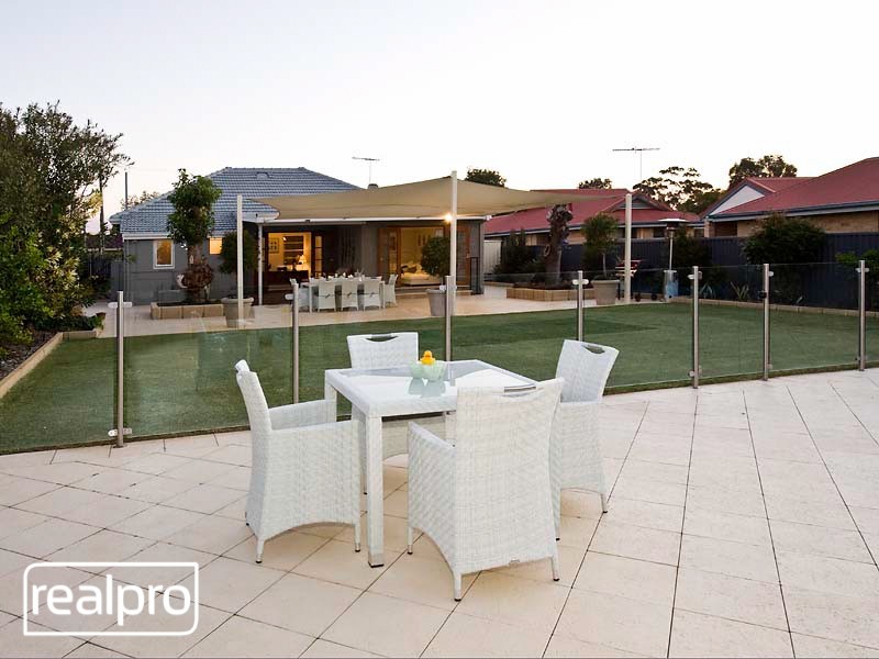 32 Cloister Avenue, Manning WA 6152