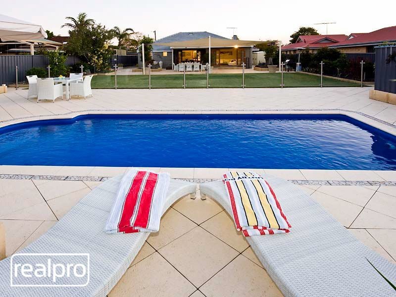 32 Cloister Avenue, Manning WA 6152