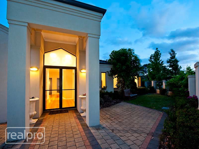 24 Cornish Crescent, Manning WA 6152