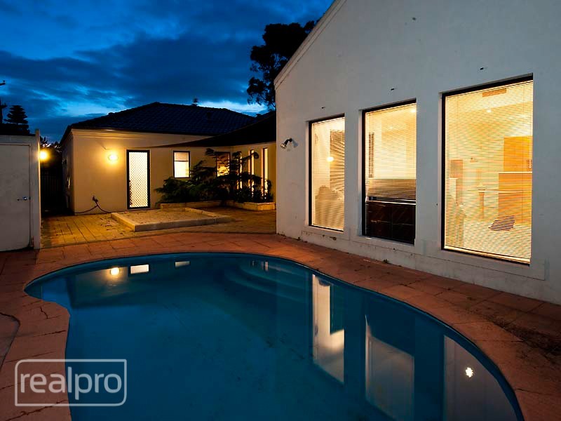 24 Cornish Crescent, Manning WA 6152