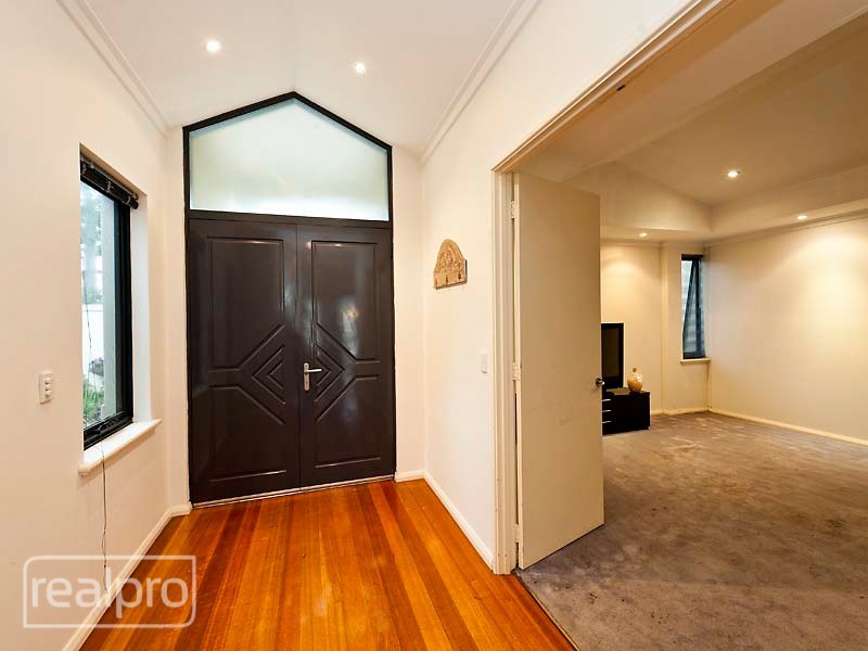 24 Cornish Crescent, Manning WA 6152