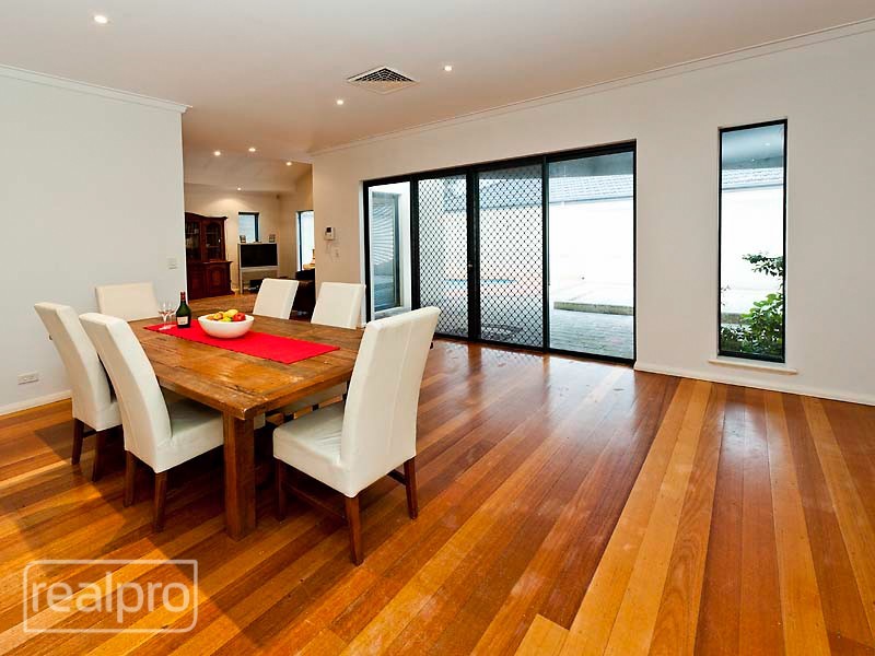 24 Cornish Crescent, Manning WA 6152