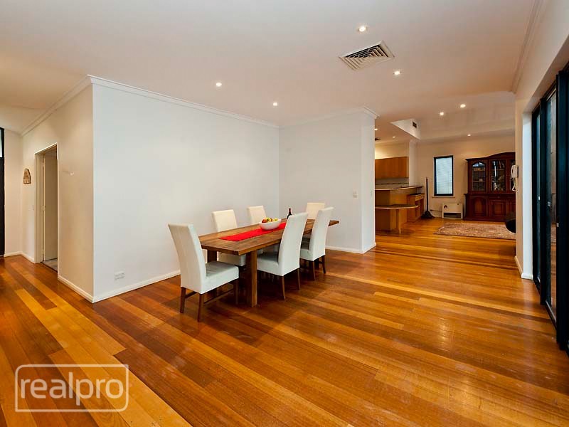 24 Cornish Crescent, Manning WA 6152