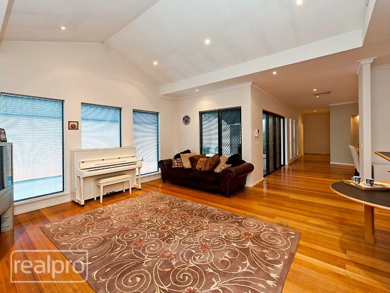 24 Cornish Crescent, Manning WA 6152