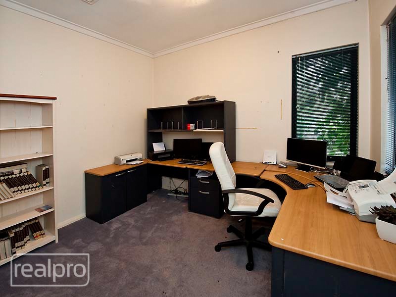 24 Cornish Crescent, Manning WA 6152