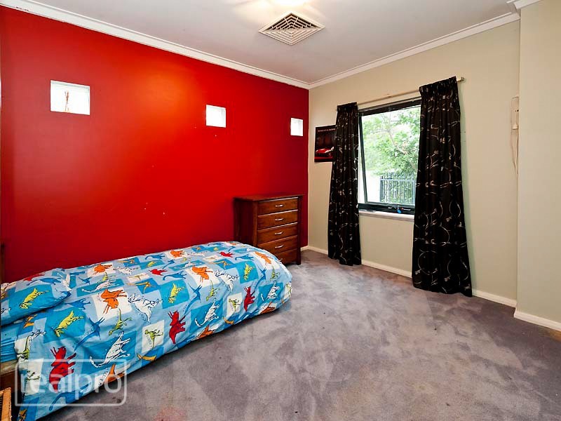 24 Cornish Crescent, Manning WA 6152