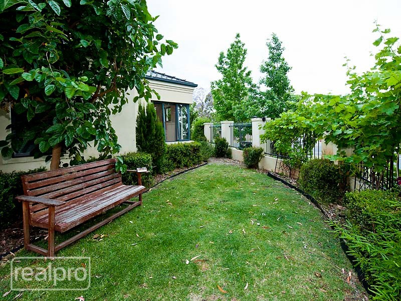 24 Cornish Crescent, Manning WA 6152