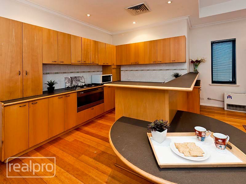 24 Cornish Crescent, Manning WA 6152