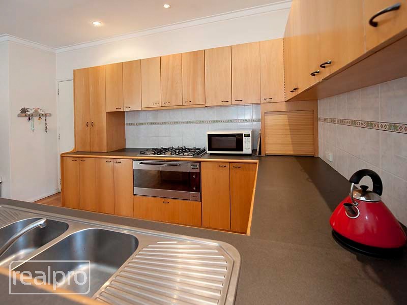 24 Cornish Crescent, Manning WA 6152