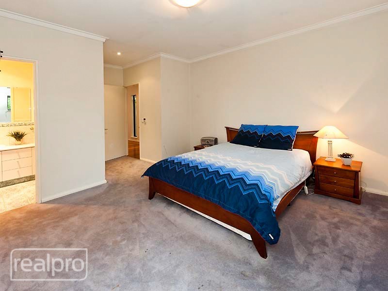 24 Cornish Crescent, Manning WA 6152