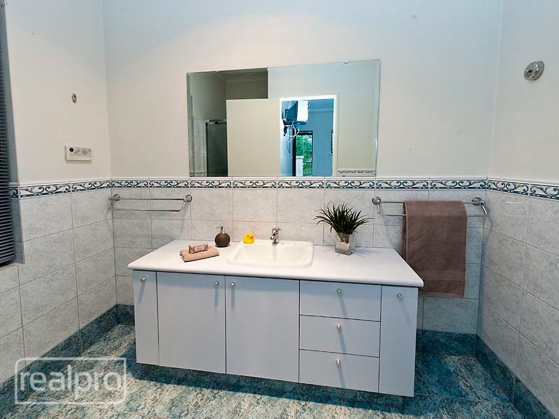 24 Cornish Crescent, Manning WA 6152