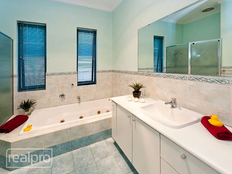 24 Cornish Crescent, Manning WA 6152