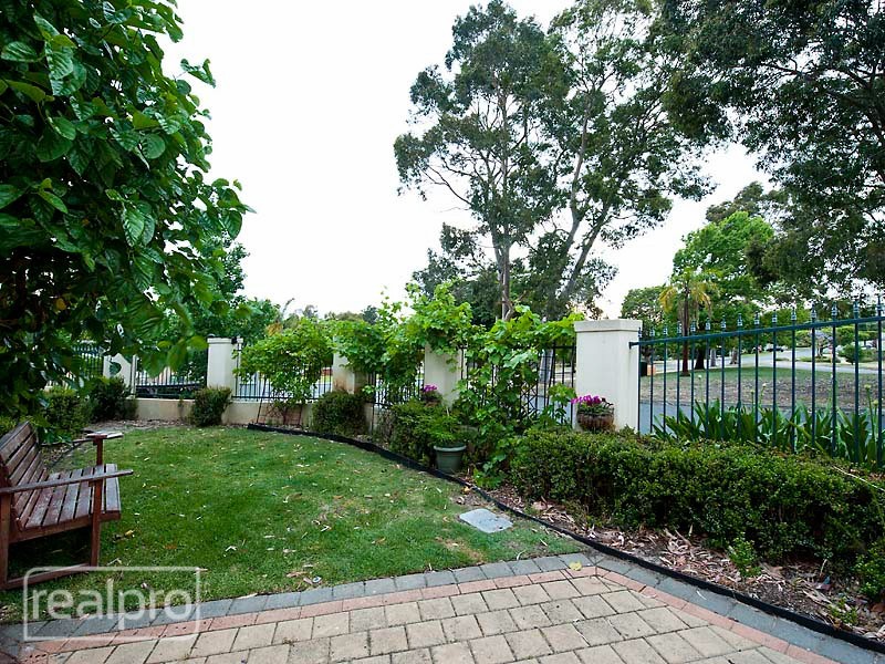 24 Cornish Crescent, Manning WA 6152