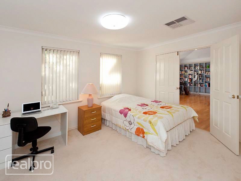 32 Godwin Avenue, Manning WA 6152