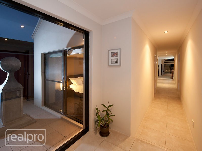 22 Bickley Crescent, Manning WA 6152