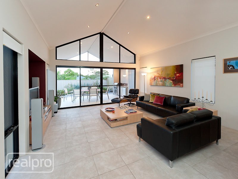 22 Bickley Crescent, Manning WA 6152