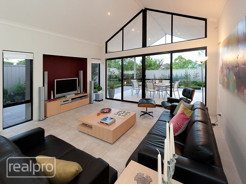 22 Bickley Crescent, Manning WA 6152