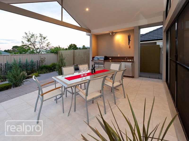 22 Bickley Crescent, Manning WA 6152