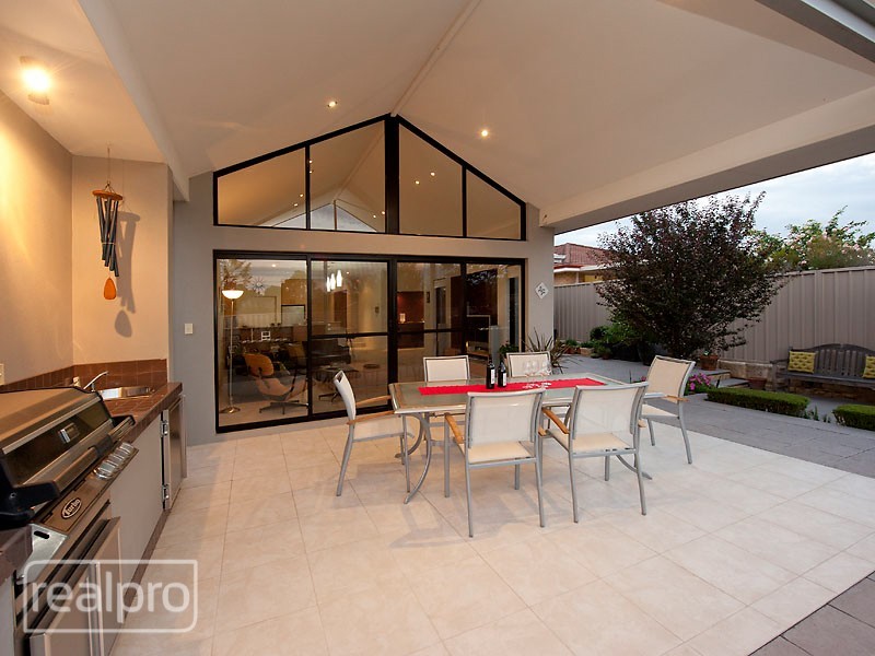 22 Bickley Crescent, Manning WA 6152