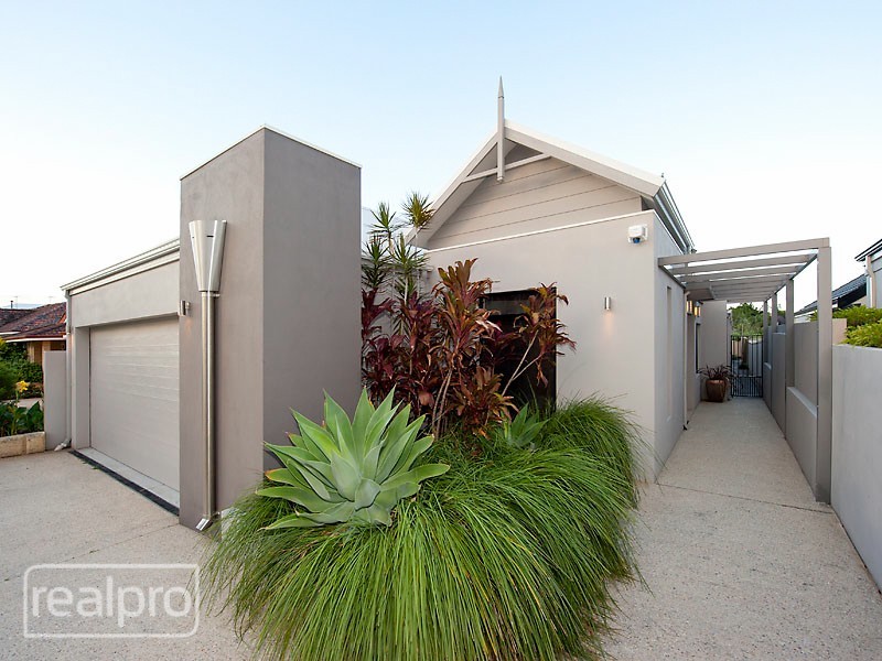 22 Bickley Crescent, Manning WA 6152