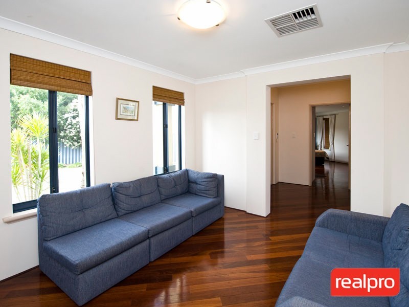 2/49 Griffin Crescent, Manning WA 6152