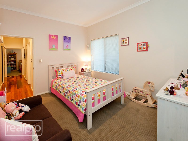 22A Bickley Crescent, Manning WA 6152
