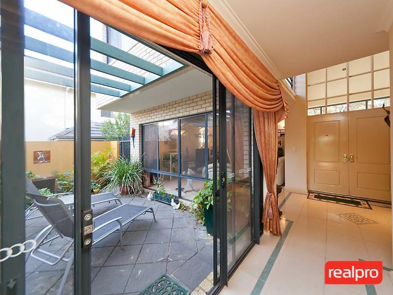 27 Gentilli Way, Salter Point WA 6152