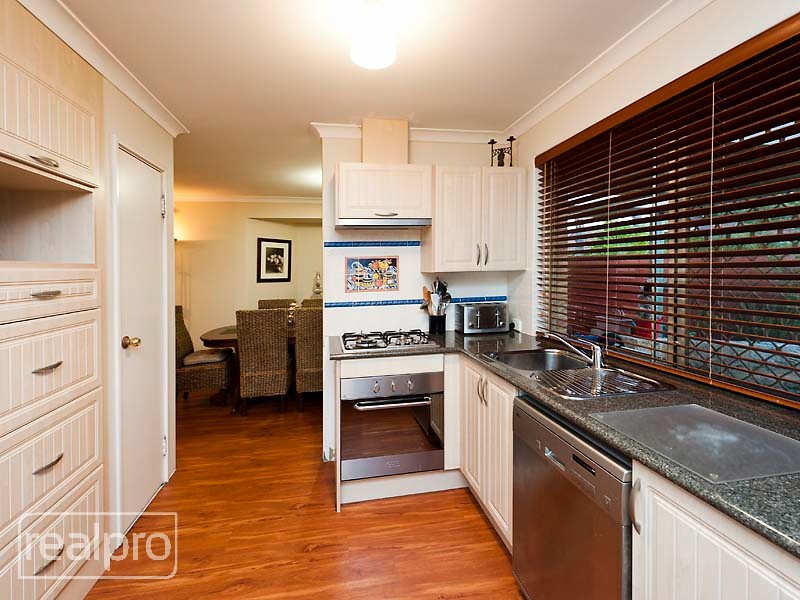 31A Henning Crescent, Manning WA 6152