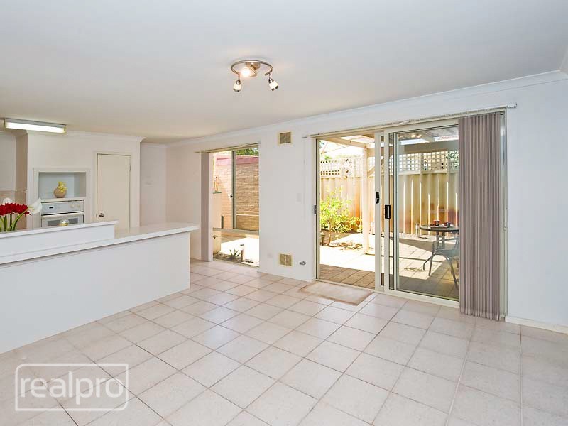 8/78 Clydesdale Street, Como WA 6152