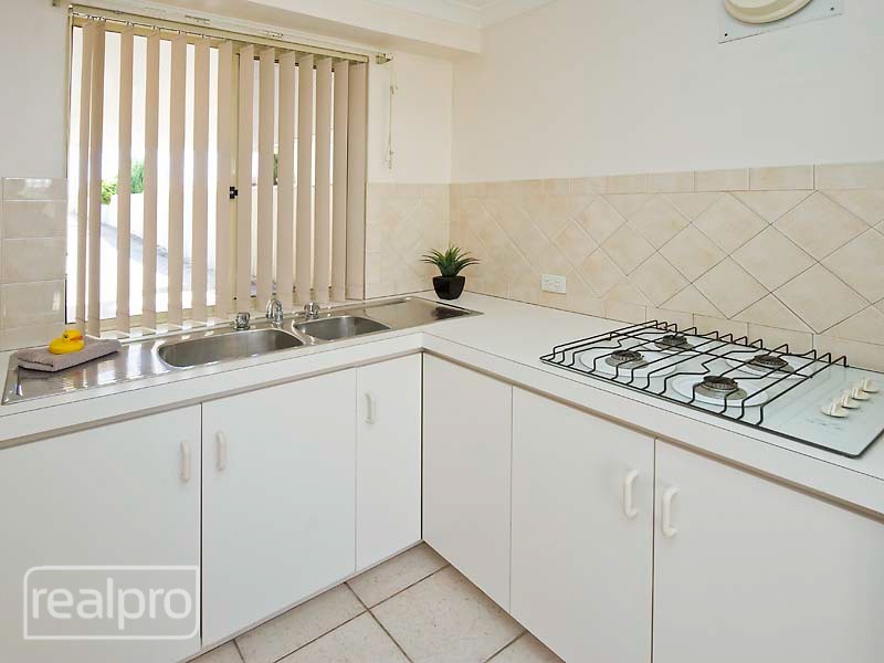 8/78 Clydesdale Street, Como WA 6152