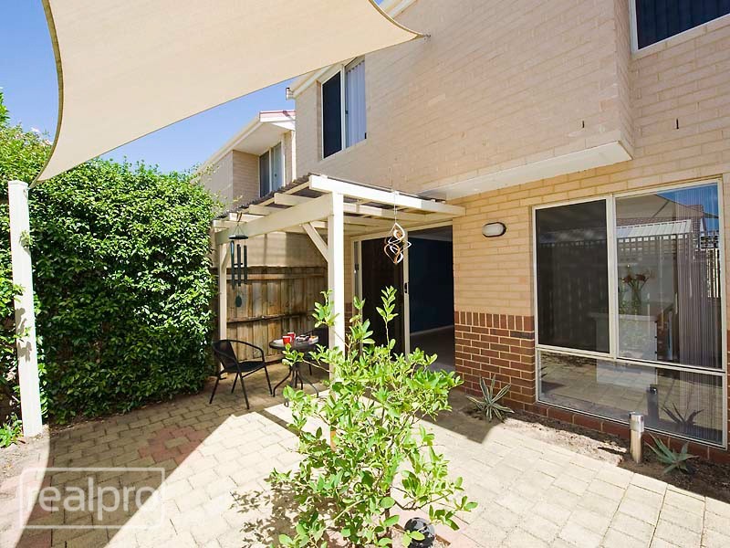 8/78 Clydesdale Street, Como WA 6152