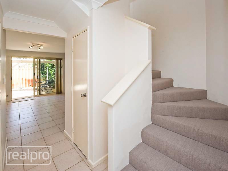 8/78 Clydesdale Street, Como WA 6152