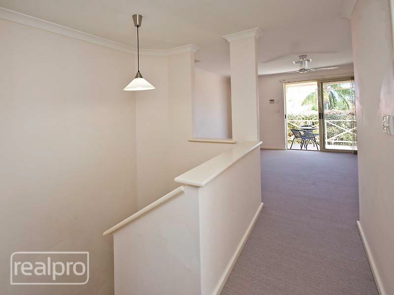 8/78 Clydesdale Street, Como WA 6152