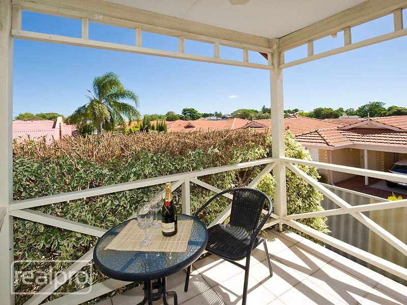 8/78 Clydesdale Street, Como WA 6152