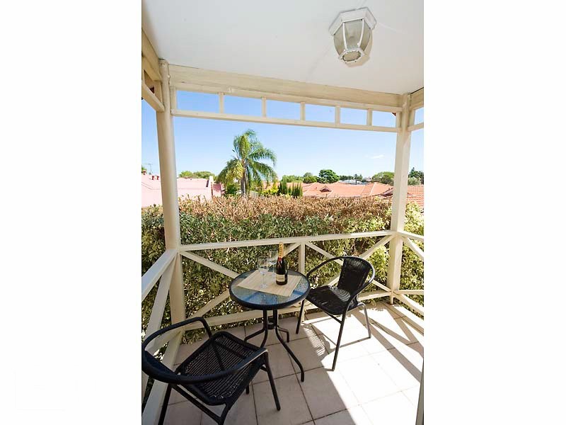 8/78 Clydesdale Street, Como WA 6152