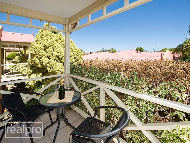 8/78 Clydesdale Street, Como WA 6152