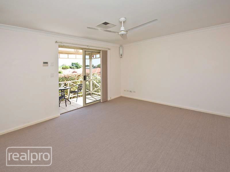 8/78 Clydesdale Street, Como WA 6152