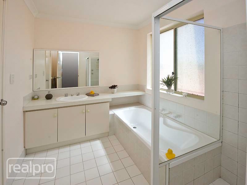 8/78 Clydesdale Street, Como WA 6152