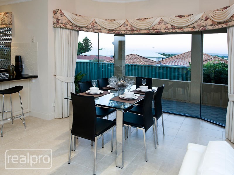 2 Klem Avenue, Salter Point WA 6152