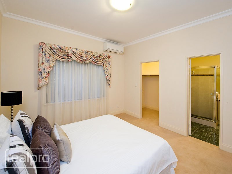 2 Klem Avenue, Salter Point WA 6152