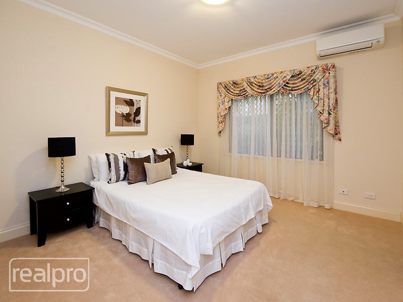 2 Klem Avenue, Salter Point WA 6152