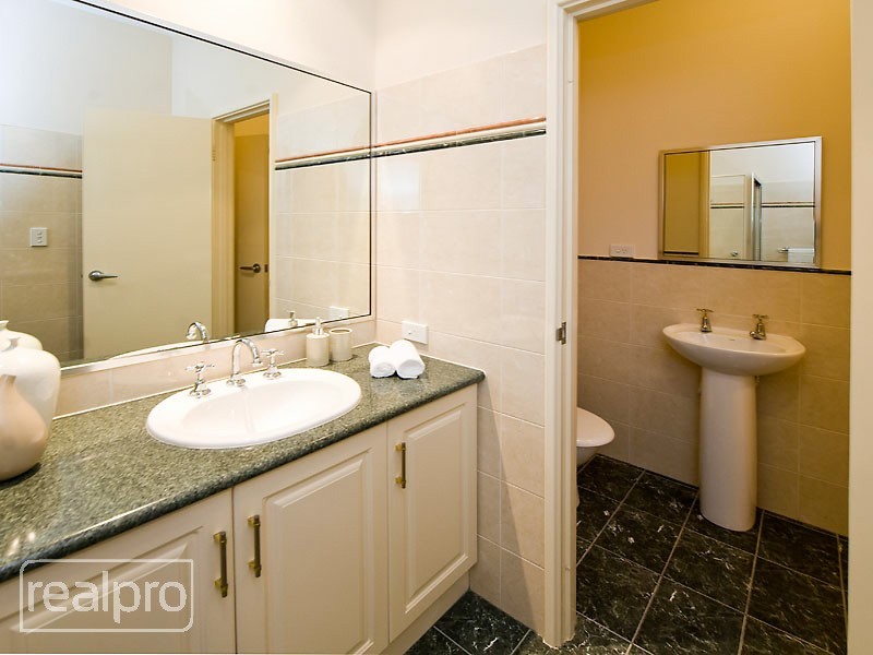 2 Klem Avenue, Salter Point WA 6152