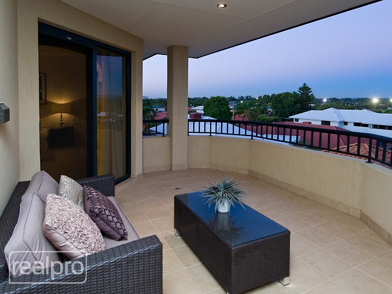 2 Klem Avenue, Salter Point WA 6152