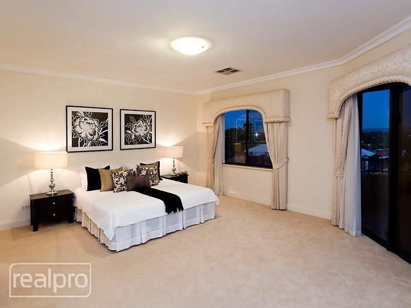 2 Klem Avenue, Salter Point WA 6152