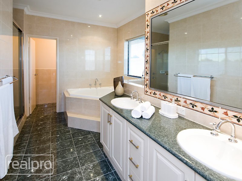 2 Klem Avenue, Salter Point WA 6152